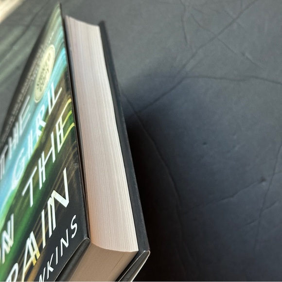 SIGNED - The Girl on The Train by Paula Hawkins | Fiction, Thriller | HC - Picture 5 of 9